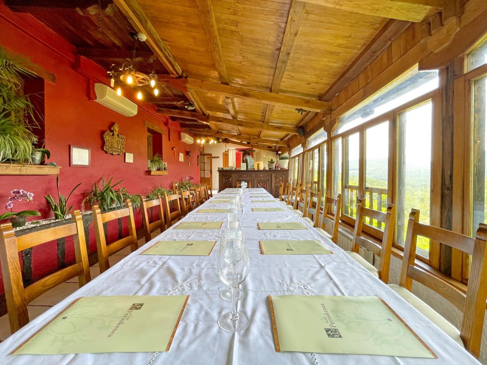 Hotel Peruskenea Jaunsaras Ngoại thất bức ảnh