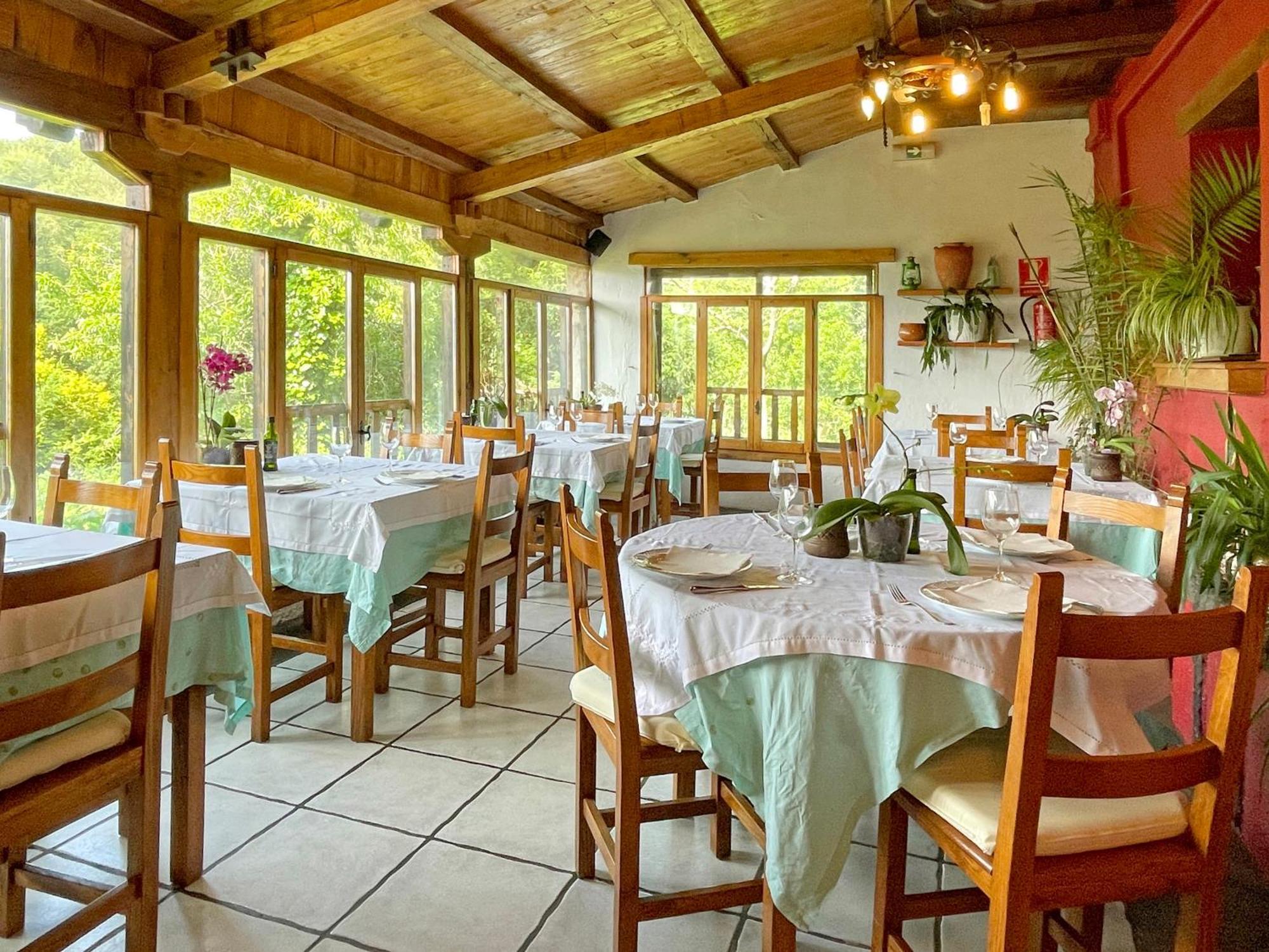 Hotel Peruskenea Jaunsaras Ngoại thất bức ảnh