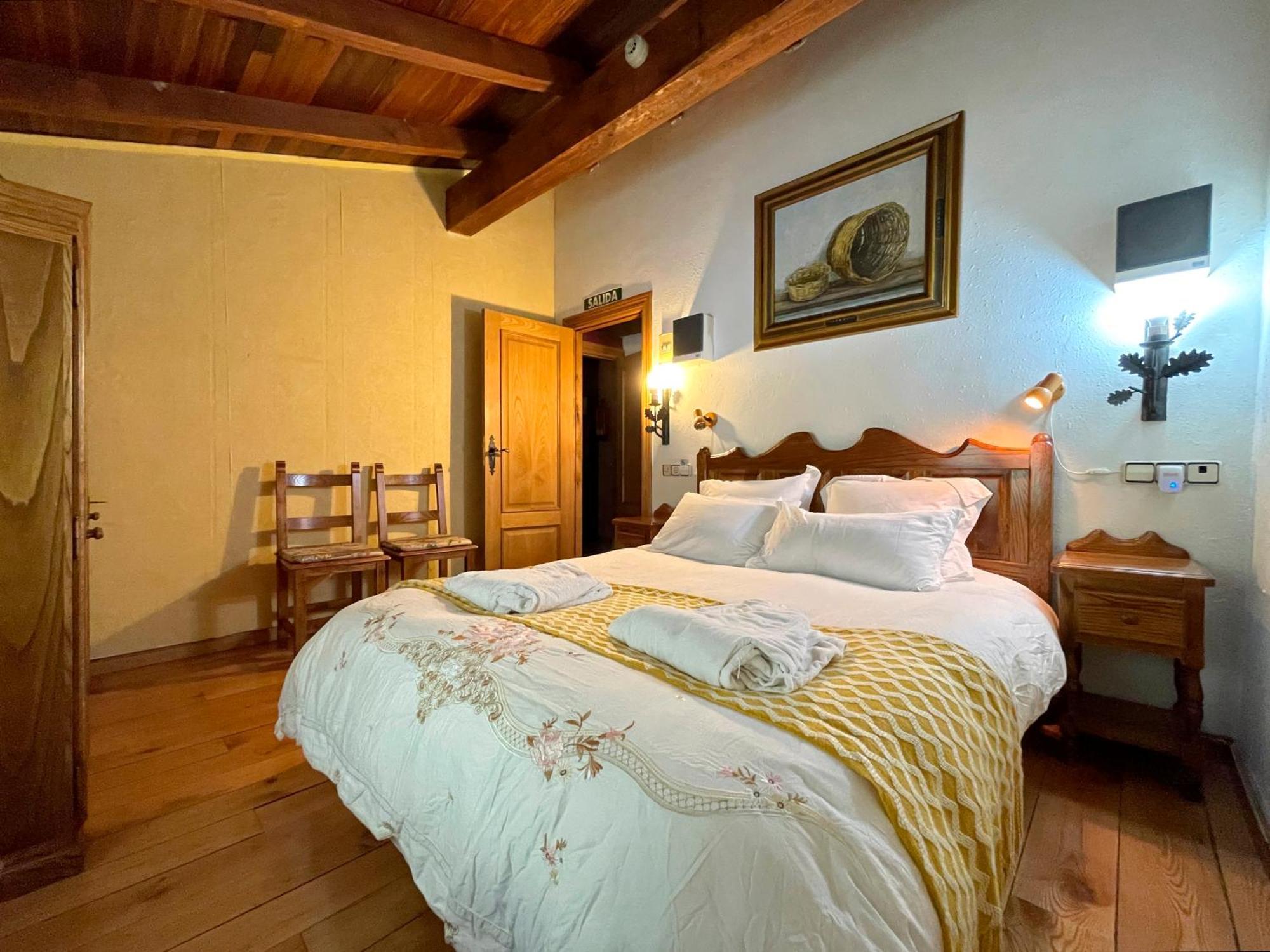 Hotel Peruskenea Jaunsaras Ngoại thất bức ảnh