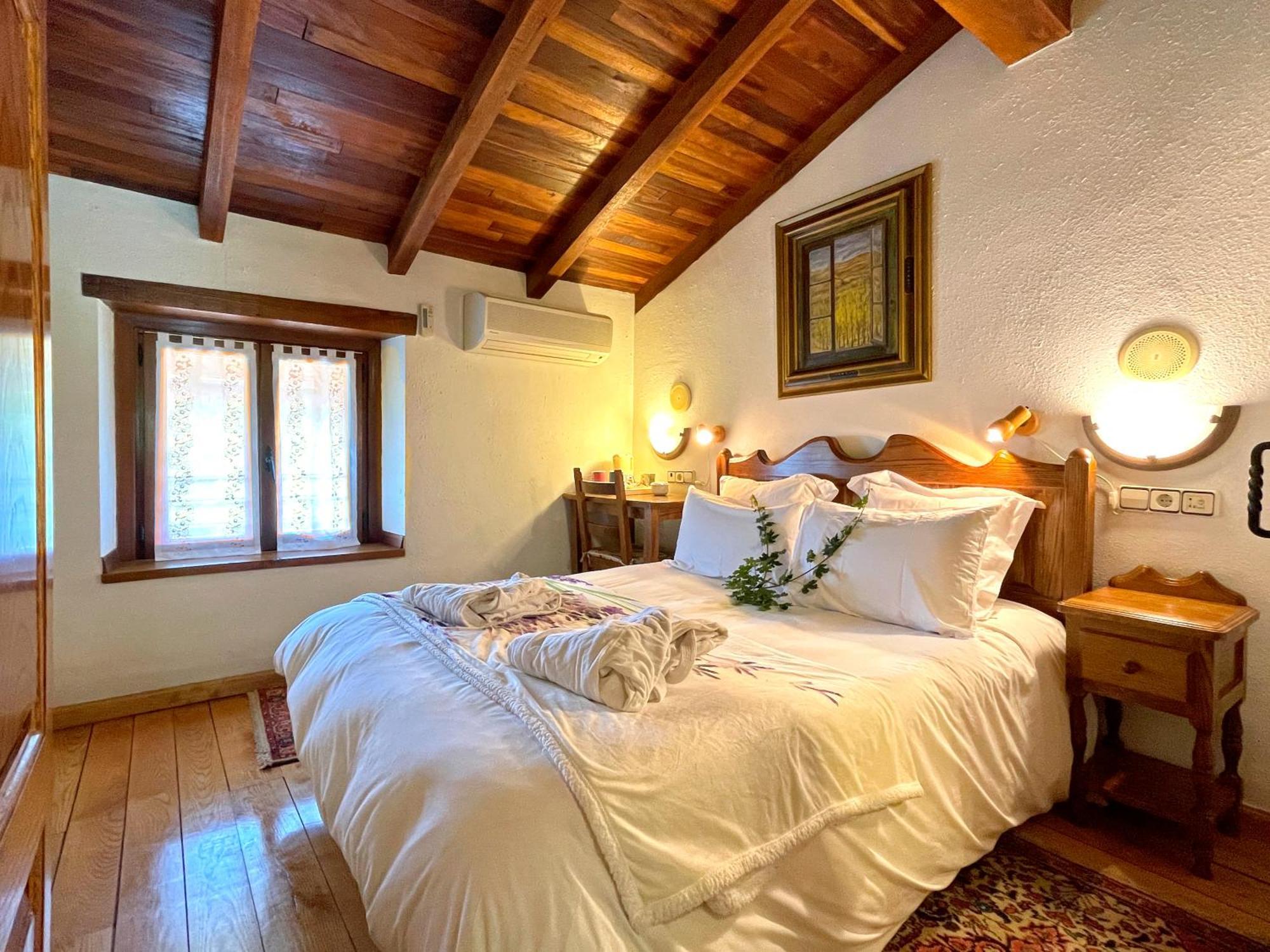 Hotel Peruskenea Jaunsaras Ngoại thất bức ảnh
