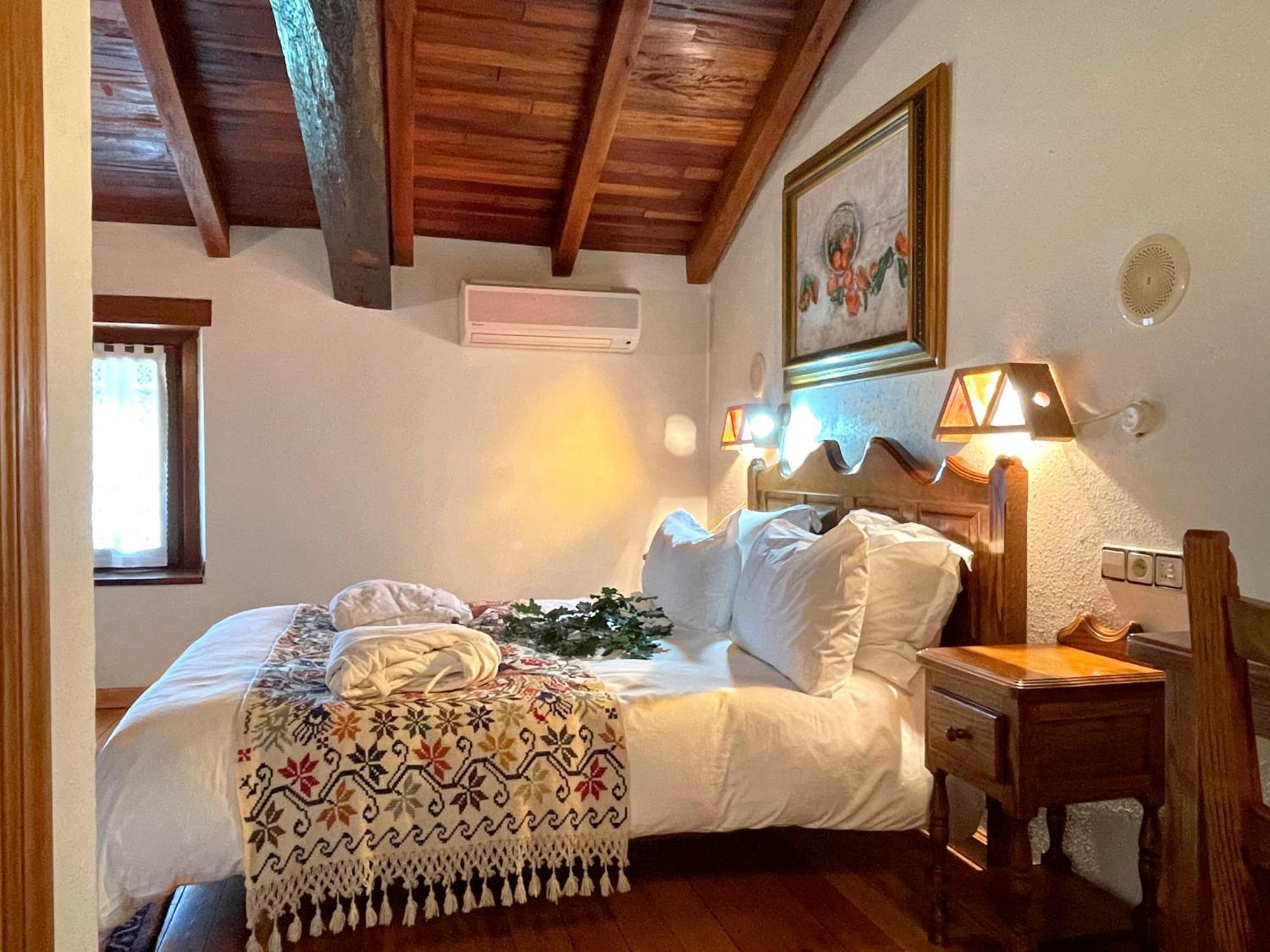 Hotel Peruskenea Jaunsaras Ngoại thất bức ảnh