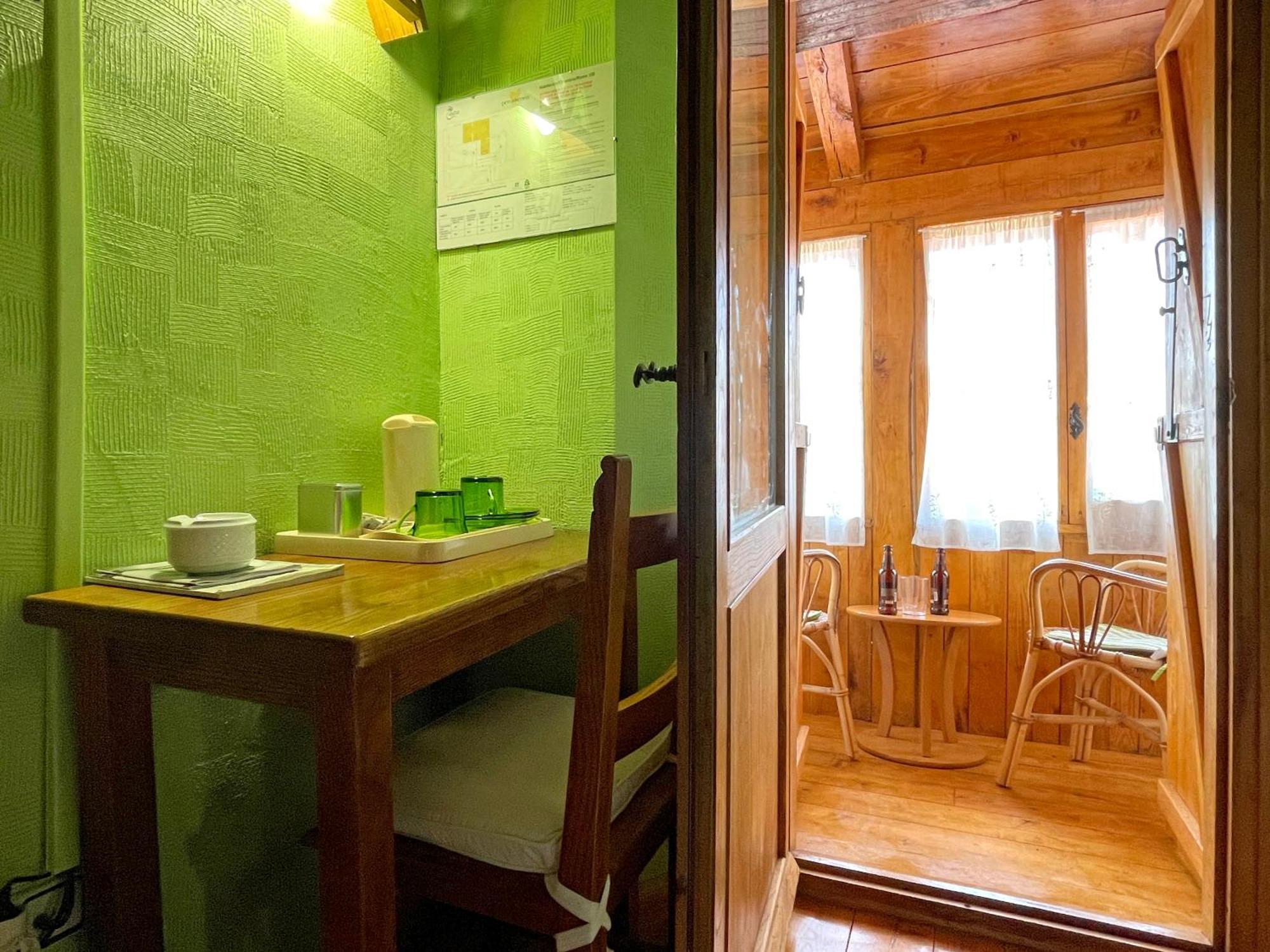 Hotel Peruskenea Jaunsaras Ngoại thất bức ảnh