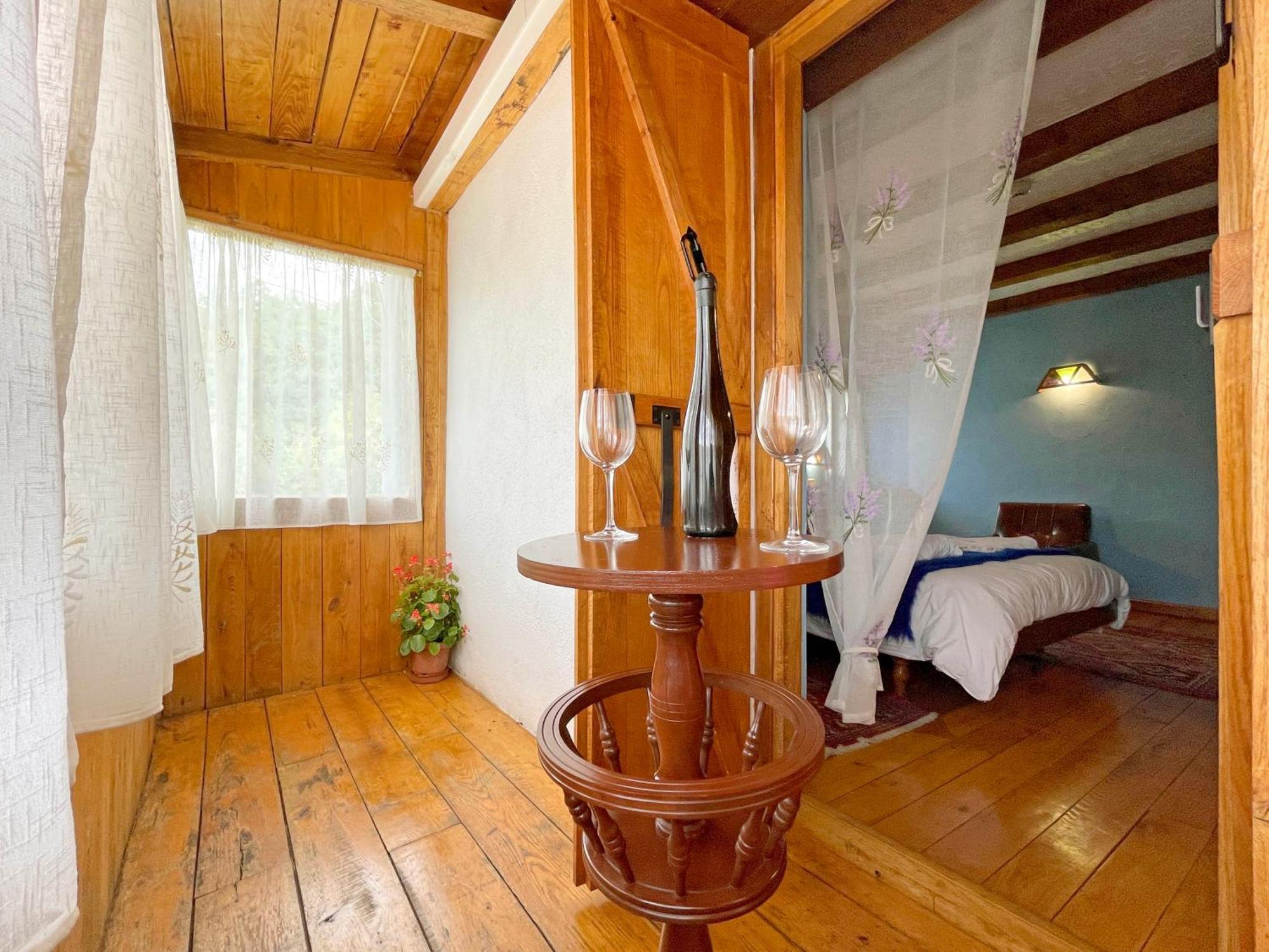Hotel Peruskenea Jaunsaras Ngoại thất bức ảnh