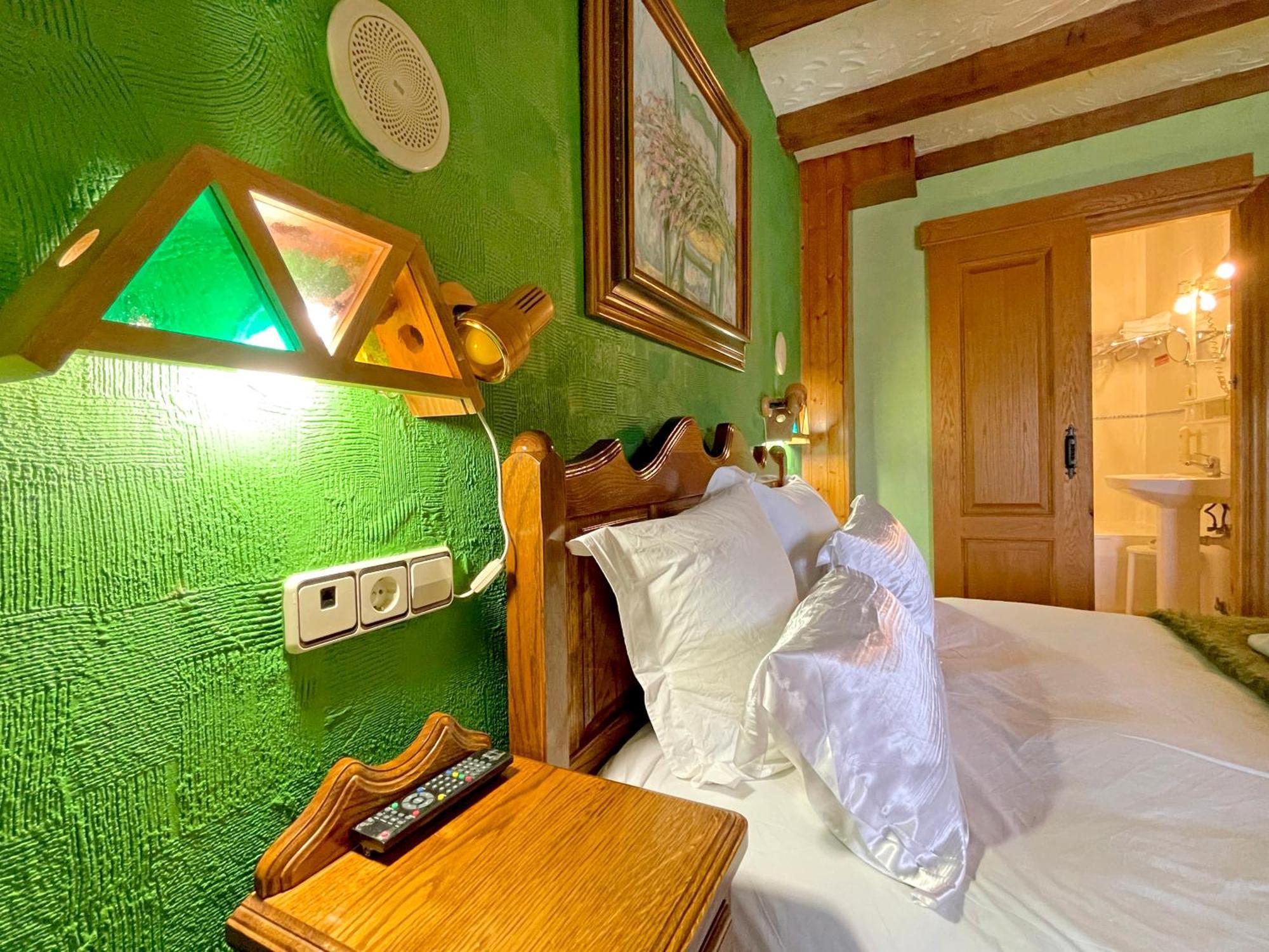 Hotel Peruskenea Jaunsaras Ngoại thất bức ảnh