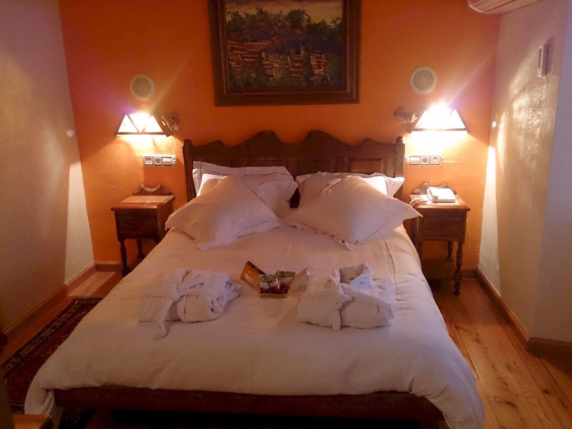 Hotel Peruskenea Jaunsaras Ngoại thất bức ảnh